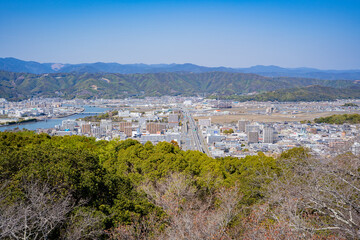 Obraz premium 五台山から見る高知市の街並み