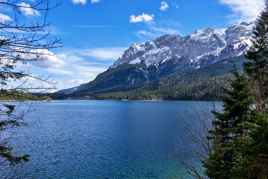 Zugspitze und der Eibsee