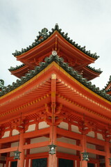 Fototapeta premium Symmetrical view of traditional Japanese temple roof and facade, Kyoto