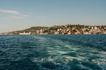 Fototapeta premium Bosphorus shoreline with hillside homes in Istanbul