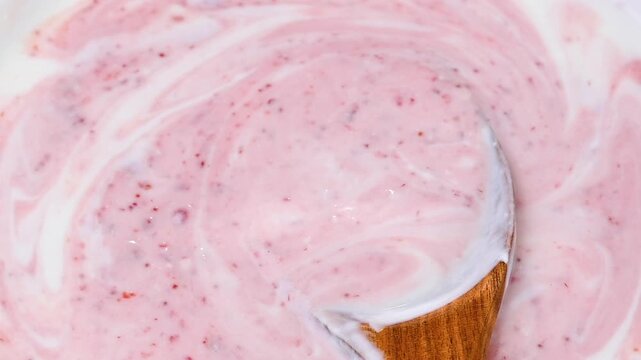  video of yogurt with raspberry jam