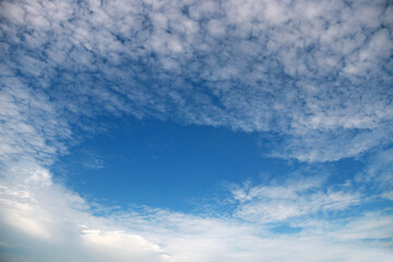 Obraz premium Sky with soft cloud. Sunlight with cloudy sky with clear sky.
