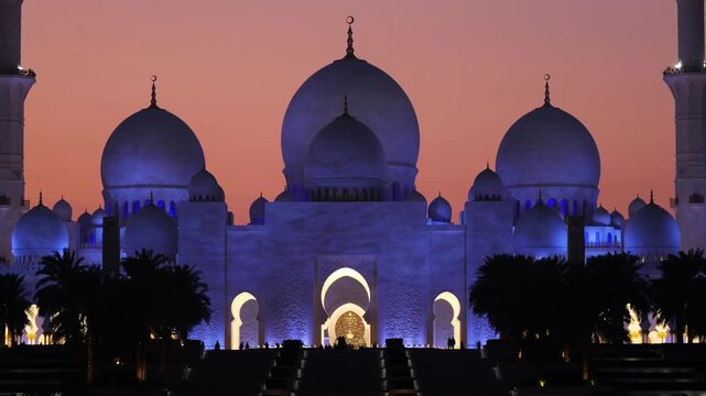 Sheikh Zayed Grand Mosque in Abu Dhabi after sunset, United Arab Emirates