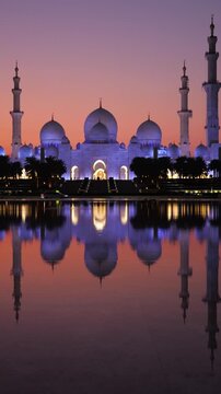Vertical view of Sheikh Zayed Grand Mosque in Abu Dhabi, United Arab Emirates