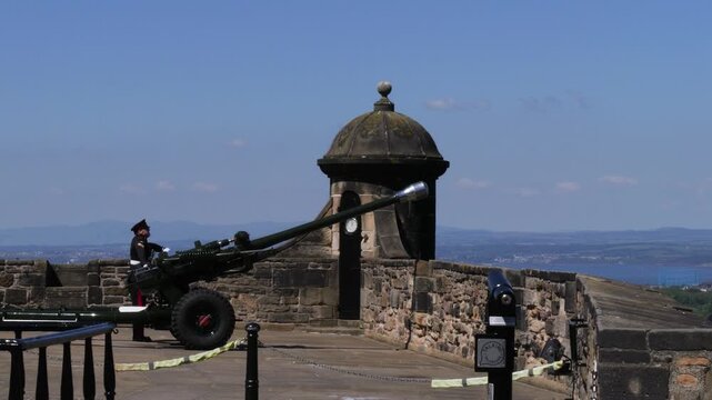 Soldier Firing the One O'Clock Gun at Edinburgh Castle, Scotland, UK