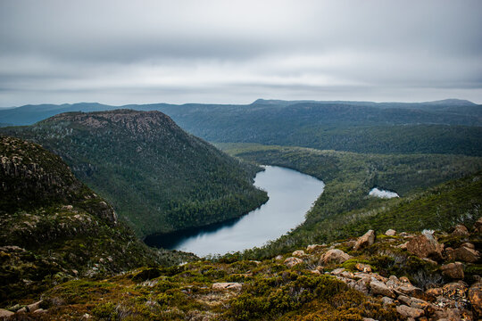 Australia, Lake Seal Lookout located in Mount Field National Park is a scenic trail that offers magnificent views of Tasmania's landscape. This place is definitely worth visiting!