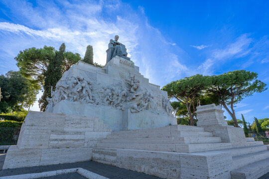 Piazzale Ugu la Malfa, Monumento a Giuseppe Manzini, Rome, Italy