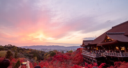 Naklejka premium during the season of autumn foliage, a period of exceptional beauty. Gion,The district was built to accommodate the needs of travellers and visitors to the shrine. 