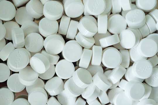 White Round Tablets Medicine 500mg Dosage, Pile of White Pills 500mg Dosage Medical Concept Drug, Closeup White Medication Tablets 500mg Healthcare Pharmacy Concept