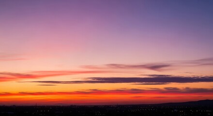 Fototapeta premium Serene sunset painting the sky with vibrant hues over a quiet horizon