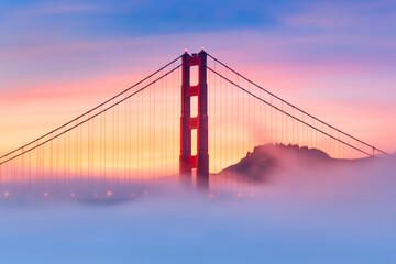 Fototapeta premium Golden Gate Bridge With Morning Fog. San Francisco, California, USA
