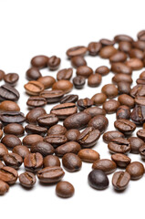Fototapeta premium Loose coffee beans isolated on white background