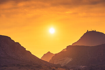 Naklejka premium Sunset over coast mountain landscape