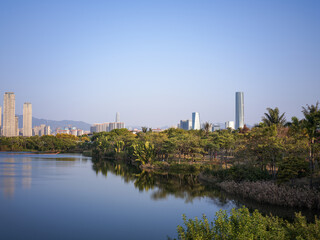 Obraz premium Xiamen Garden Expo Lake Reflections and Skyline