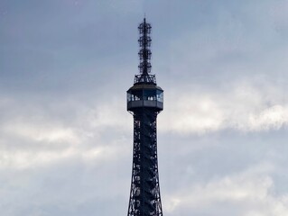 Obraz premium Metal structure with intricate details. Observation platform atop metalical tower shows craftsmanship