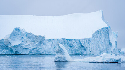 Greenland icebergs floating in Disko bay © nicoescobarphoto