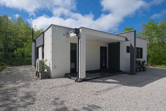 Modular modern minimalist low energy house with high efficiency heating and cooling in wooded setting