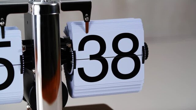 Desktop flip clock that is running.