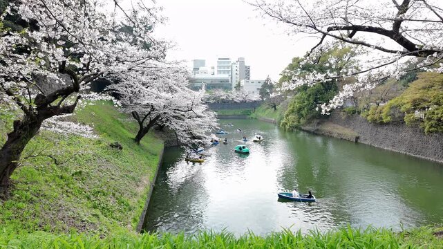 春の九段下　田安門付近の風景　3月