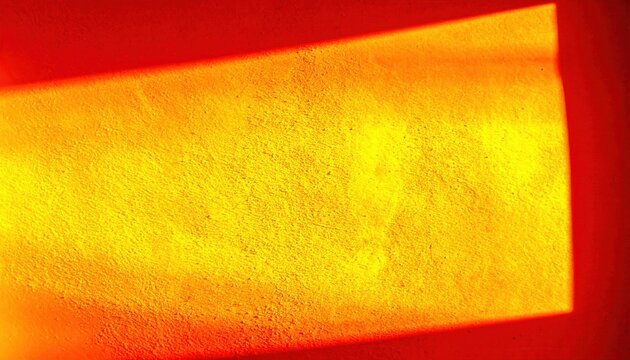 Textura de material incandescente em tom amarelo-alaranjado brilhante, simbolizando calor extremo ou processo industrial.