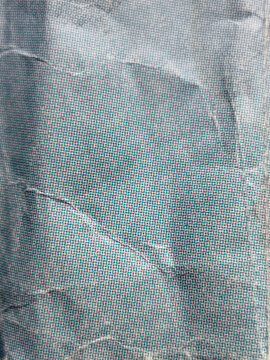 Textura de papel azul desgastado con m&uacute;ltiples pliegues y superficie granulada envejecida