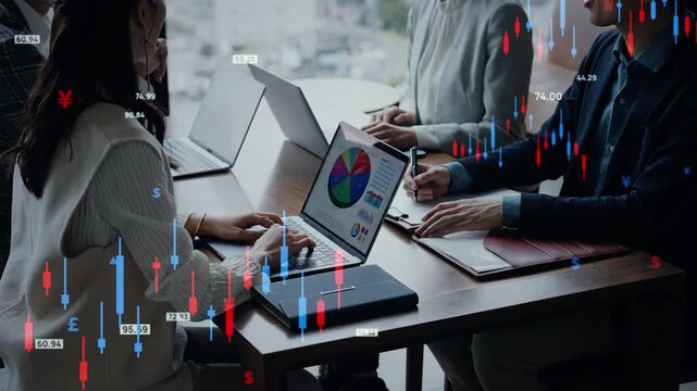 オフィスで会話するビジネスパーソンのグループと金融テクノロジーのコンセプトイメージ