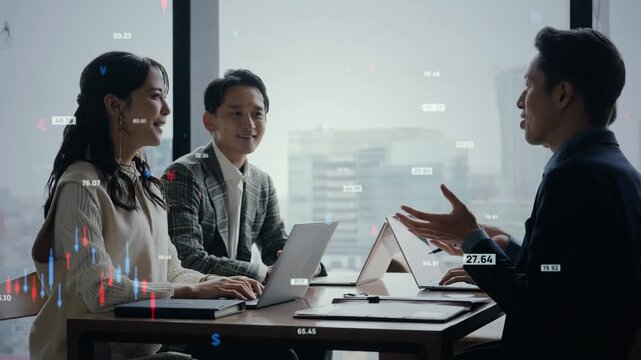 オフィスで会話するビジネスパーソンのグループと金融テクノロジーのコンセプトイメージ