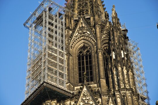 West facade, northern steeple of Cologne Cathedral with suspended scaffolding for renovations, Cologne, North Rhine-Westphalia, Germany, Europe, PublicGround