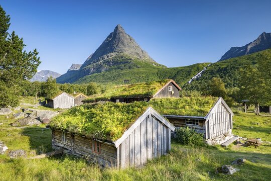 Traditional houses, Rennd&oslash;lsetra, Innerdalen High Valley, Innerdalst&aring;rnet Mountain, Trollheimen Mountain Area, Sunndal, M&oslash;re og Romsdal, Vestland, Norway