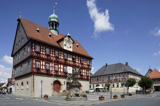 Town hall, half-timbered, built 1687, in front of it Nepomuk fountain, Bad Staffelstein, district of Lichtenfels, Franconian Switzerland, Franconian Alp, Upper Franconia, Franconia, Bavaria, Germany