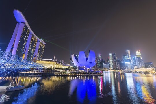 Light show, Millenium Bridge, Marina Bay Sands Hotel, Marina Bay, Museum of Science and Art, at night, Singapore