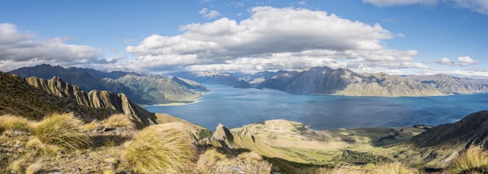 View of lake in mountain landscape, rugged landscape, Lake Hawea, Otago, South Island, New Zealand