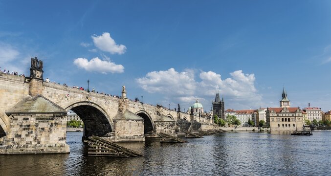 Vltava river with Charles Bridge or Karlův most, UNESCO World Heritage Site, Prague, Czech Republic
