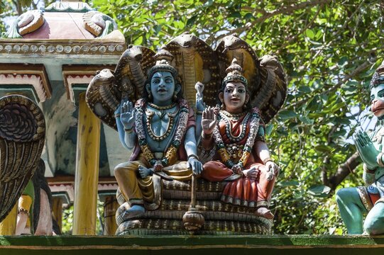 Shiva and Parvati, ornate statues, temple for the god Madurai Veeran, Mandavi, Tamil Nadu, India