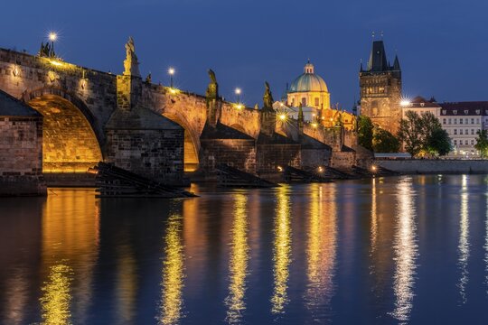 Karlův most, Charles Bridge and Vltava at dusk, in the back dome of the church Kreuzherrenkirche with old town bridge tower, Prague, Bohemia, Czech Republic