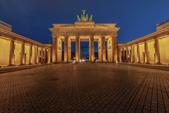 Brandenburg Gate with Quadriga at dusk, Pariser Platz, Berlin, Germany
