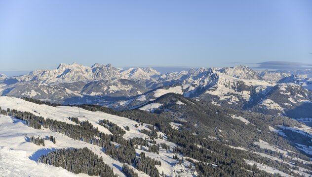 View from the Hohe Salve, right Kitzb&uuml;hler Horn, left Loferer Steinberge, mountain panorama in winter, ski area SkiWelt Wilder Kaiser Brixental, Brixen im Thale, Tyrol, Austria