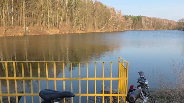 jadąc rowerem pod warszawą