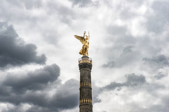 Goldelse, statue of St. Victoria on the Victory Column, Gro&szlig;er Stern, Tiergarten, Berlin, Germany