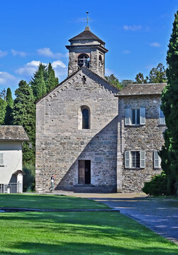 Colico, Abbazia di Piona o Priorato di Piona, importante esempio di architettura romanica lombarda, Lago di Como, Italia
