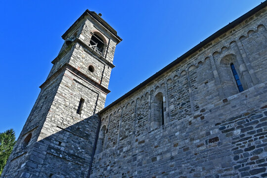 Colico, Abbazia di Piona o Priorato di Piona, importante esempio di architettura romanica lombarda, Lago di Como, Italia