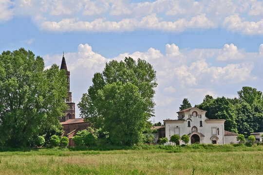 Milano, ingresso alla abbazia benedettina di Chiaravalle, Lombardia, Italia
