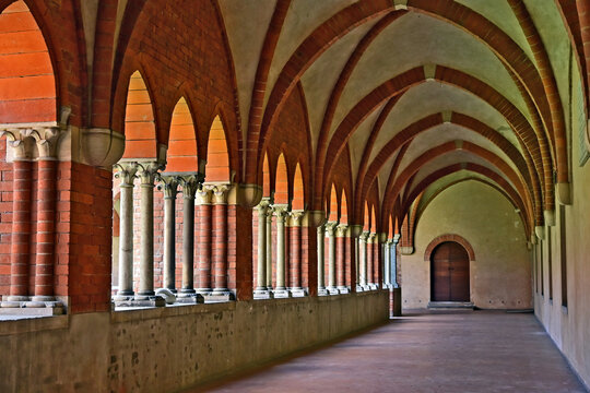 Milano, L'abbazia benedettina di Chiaravalle, Lombardia, Italia