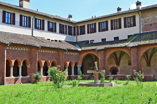 Milano, L'abbazia benedettina di Chiaravalle, Lombardia, Italia