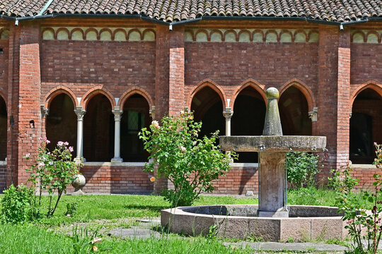 Milano, L'abbazia benedettina di Chiaravalle, Lombardia, Italia