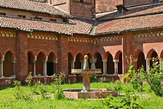 Milano, L'abbazia benedettina di Chiaravalle, Lombardia, Italia