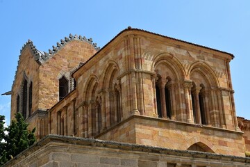 Obraz premium Les tours de la basilique Saint Vincent à Avila en Espagne