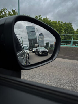Viajando en una autopista de Paris, Francia