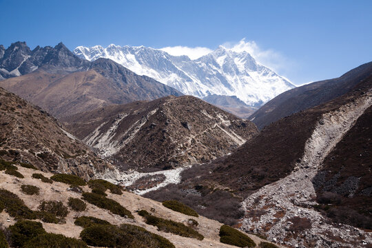 Everest view from EBC trekking near Dingboche, Nepal