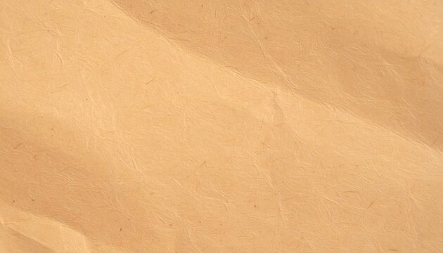 Hintergrund aus zerknittertem, beigefarbenem Packpapier mit feinen Texturdetails und Schattenw&uuml;rfen.